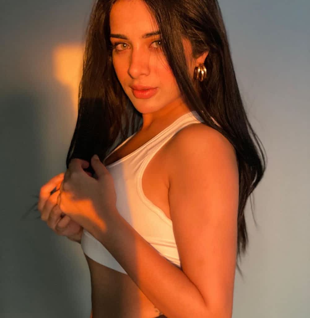 Sara Gurpal Age, Wiki, Bigg Boss 14, Family, Images & More