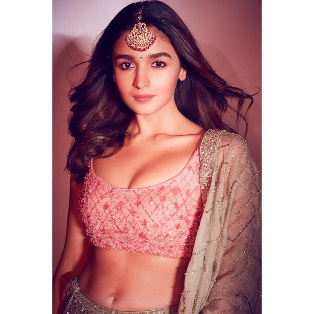 Alia Bhatt Age, Height, Wiki, Photos, Family, Instagram & Net Worth
