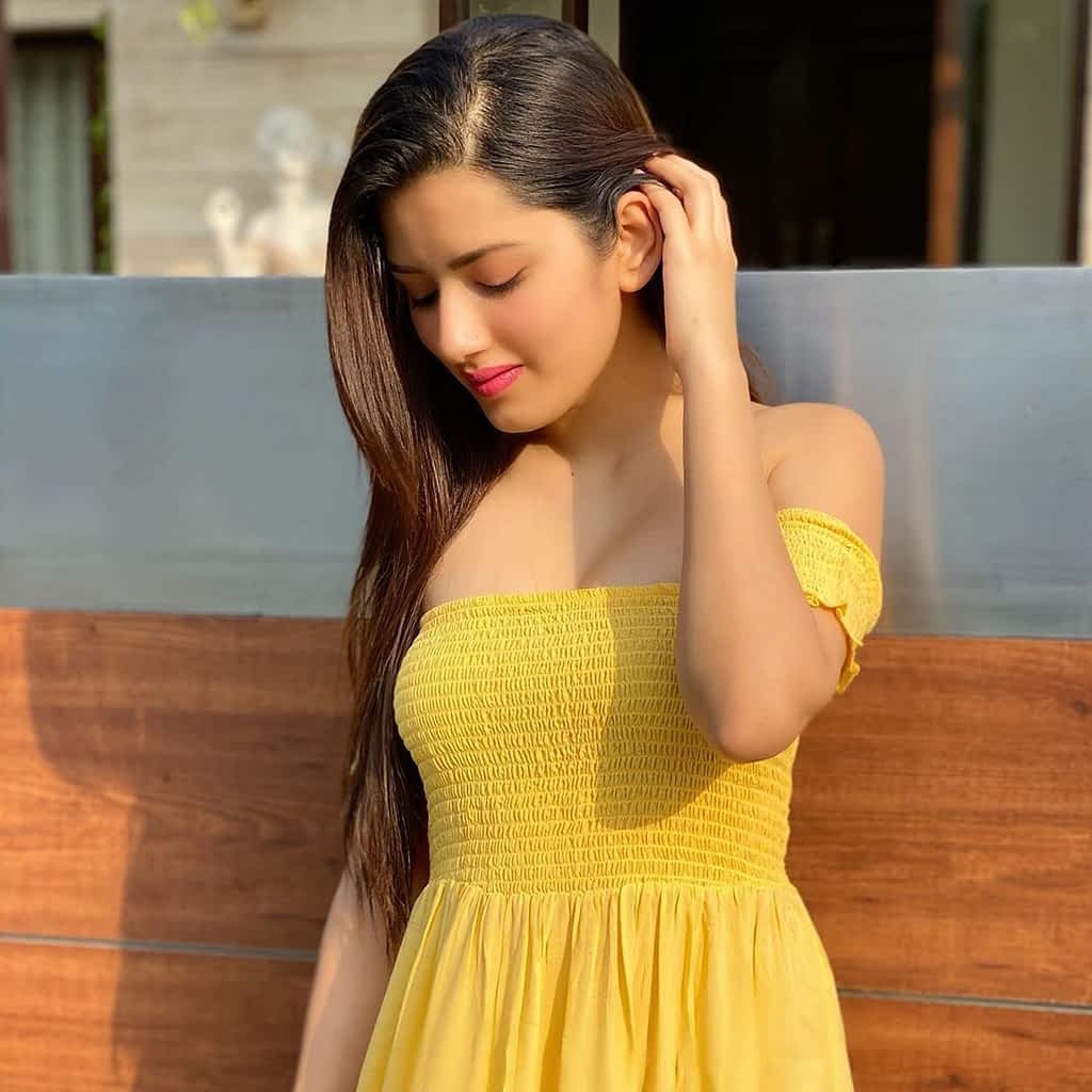 Neetu Bisht Photos, Instagram