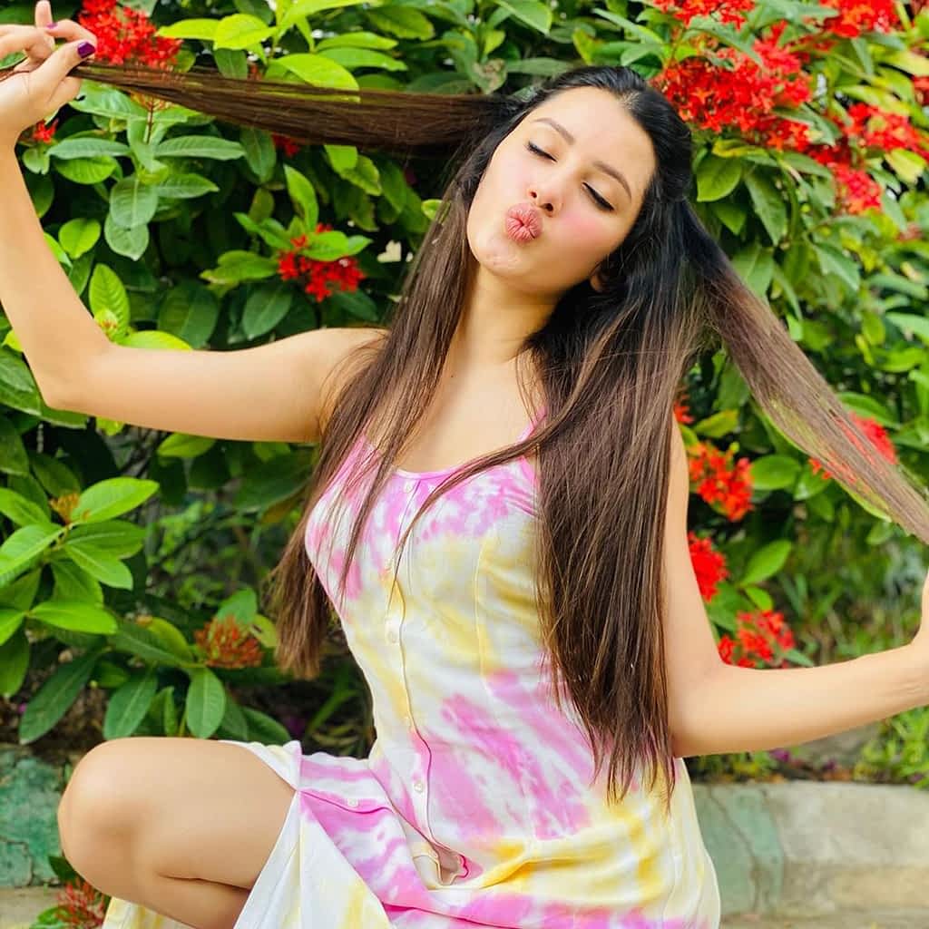 Neetu Bisht Photos, Instagram