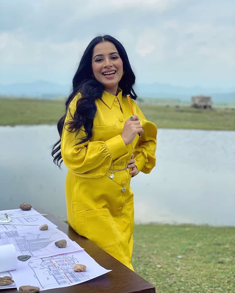 Sara Gurpal Age, Wiki, Bigg Boss 14, Family, Images & More