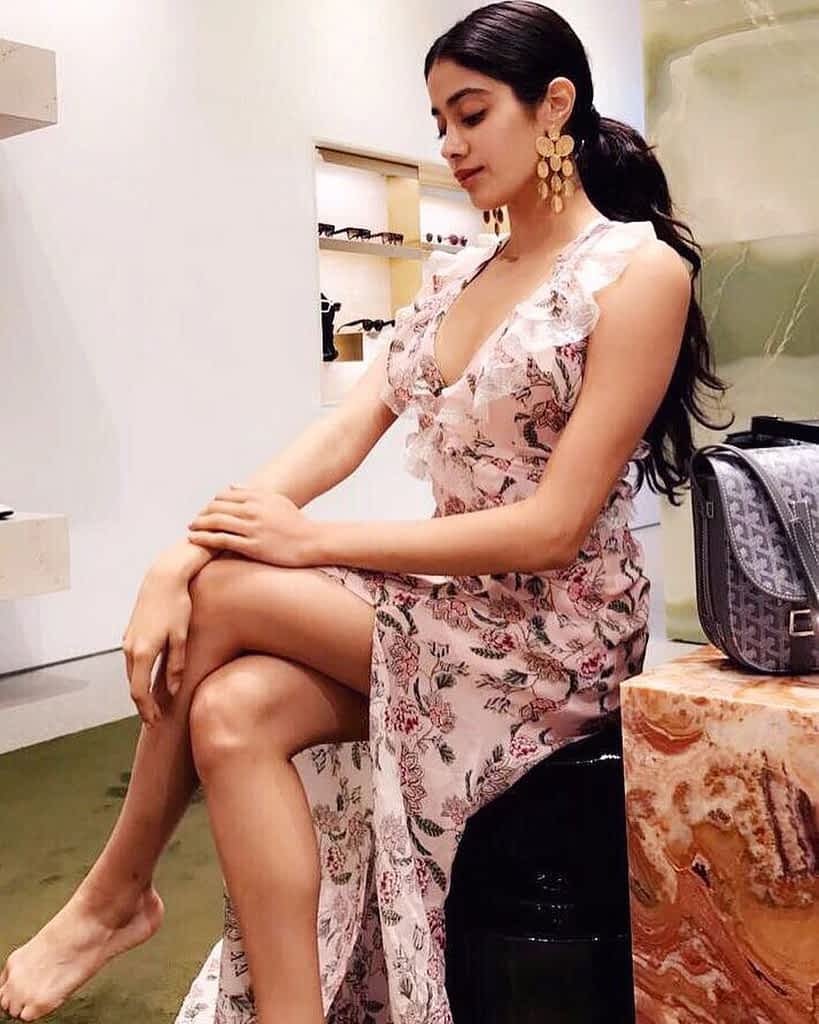 25+ Jhanvi Kapoor Photos Will Blow Your Mind 3 Jhanvi Kapoor Hot & Bold Photos