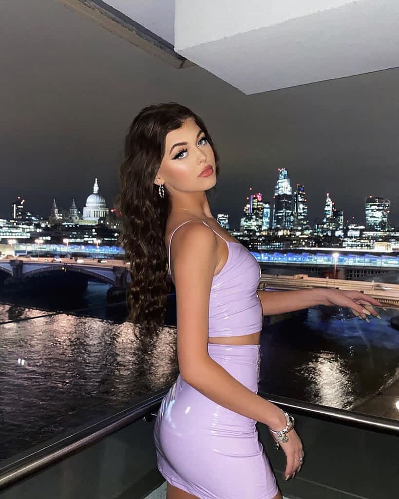 25+ Best Loren Gray Photos That Will Keep Your Eyes Stuck 20 loren gray photos