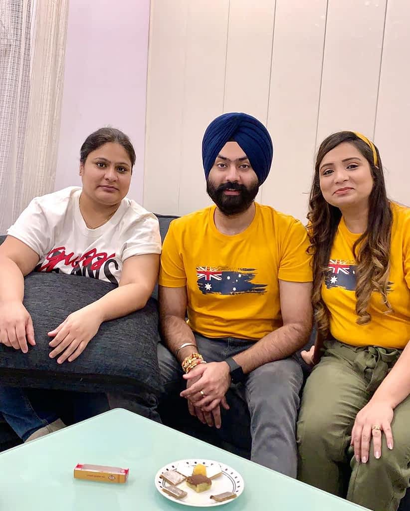Harshdeep Ahuja (YouTuber) Wiki, Bio, YouTube Earning, Family & More 3 Harshdeep Ahuja sisters